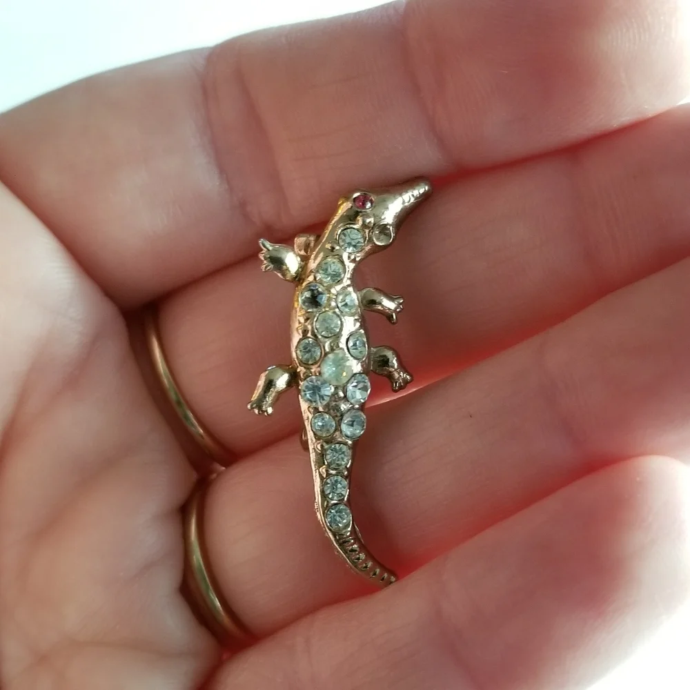 Vintage tiny lizard